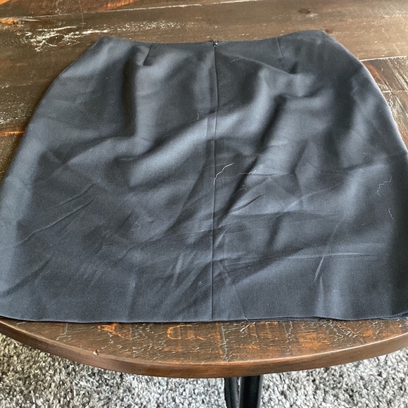 Black skirt - Picture 4 of 4